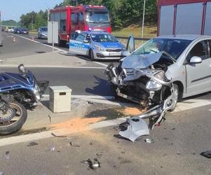 Groźny wypadek pod Skwierzyną. Samochód zderzył się czołowo z motocyklem