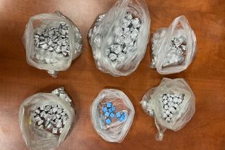  Chciał uciec policjantom. Miał w torbie heroinę, marihuanę, amfetaminę, mefedron 