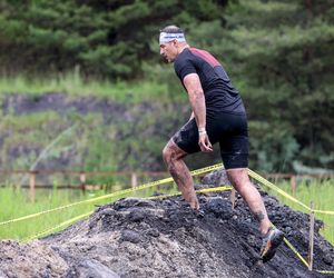 Runmageddon w Katowicach 2025. Błoto, pot i triumf na Hałdzie Kostuchna