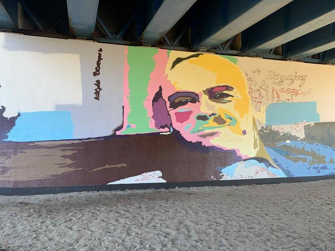 Nowy mural w Bydgoszczy. Stanisław Tym upamiętniony w przestrzeni miejskiej