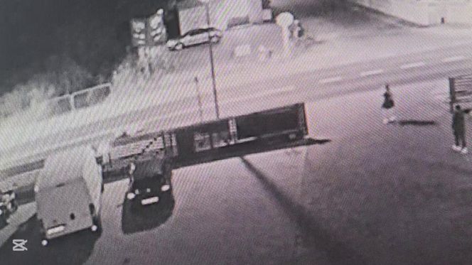 Zawiercie. 15-latka potrącona na środku jezdni. Jest nagranie z wypadku [ZDJĘCIA].