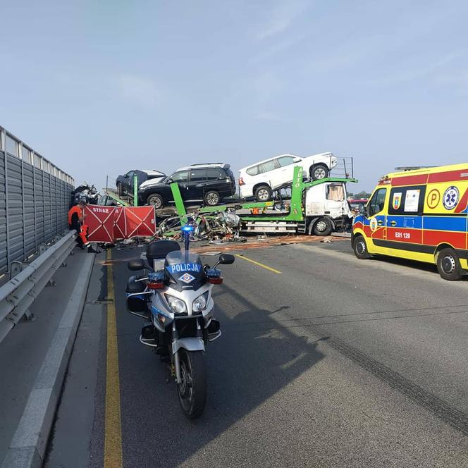 Śmiertelny wypadek na A1 z udziałem lawety i osobówki (30.06)