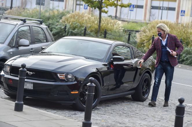 Jarosław Jakimowicz jeździ Fordem Mustangiem