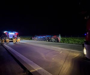 Wypadek autokaru wojskowego na autostradzie A4. Wielka akcja służb ratunkowych [ZDJĘCIA]