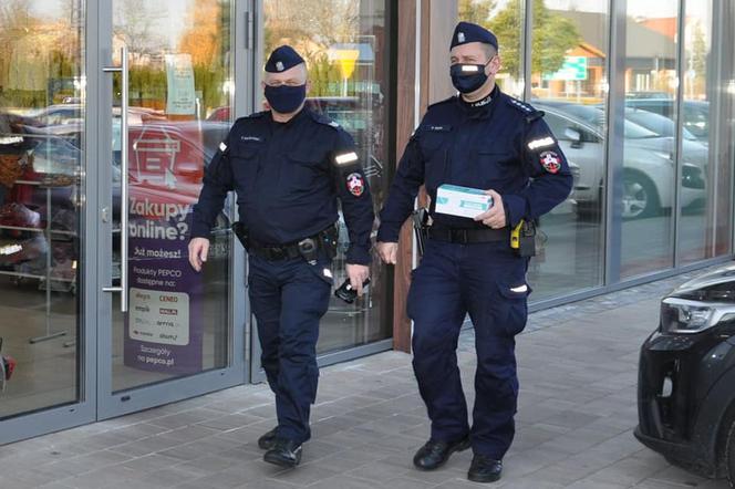 Maseczka albo mandat! W sobotę policjanci sprawdzali w lubelskich hipermarketach, czy stosujemy się do obostrzeń sanitarnych