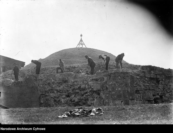 Badania archeologiczne na kopcu Kraka w 1933 r.