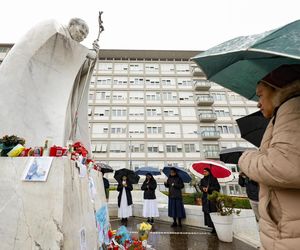 Papież podziękował za modlitwy. „Stąd wojna wydaje się jeszcze bardziej absurdalna