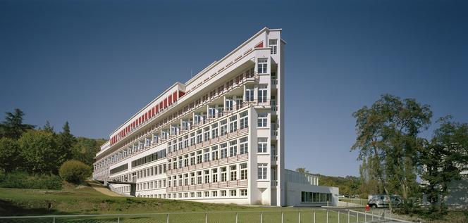 Szkoła architektury w modernistycznym sanatorium