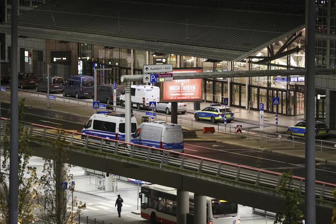 Hamburg, uzbrojony mężczyzna dostał się na teren lotniska