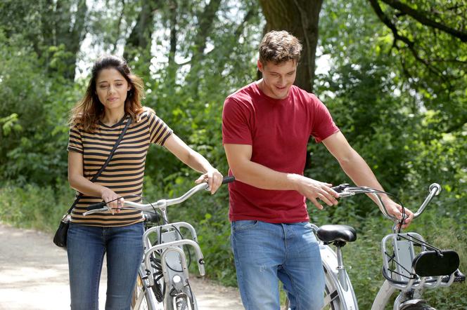 M jak miłość odc. 1397. Iza (Adriana Kalska), Marcin (Mikołaj Roznerski)