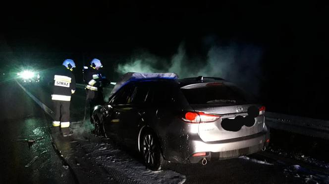 Łódzkie: Na S8 płonął samochód! W akcji trzy zastępy strażaków [FOTO]