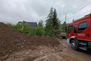 Dramat w Zakopanem! Ziemia zasypała mężczyznę, wyciek gazu utrudniał akcję ratunkową