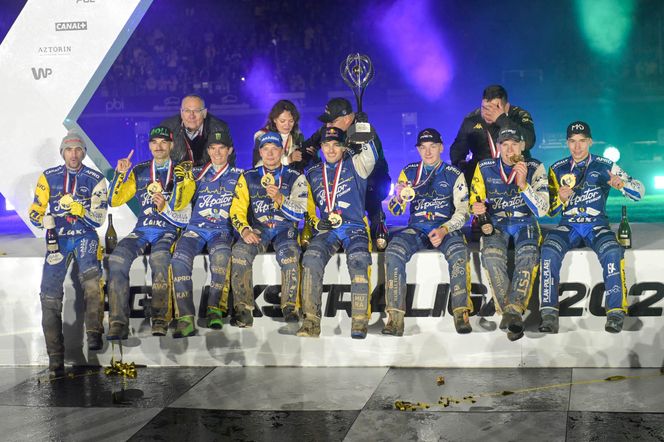 Ceremonia wręczenia trofeum po finale PGE Ekstraligi. Tak cieszył się PRES Toruń!