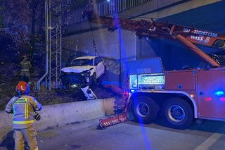 Samochód spadł z wiaduktu trasy S8