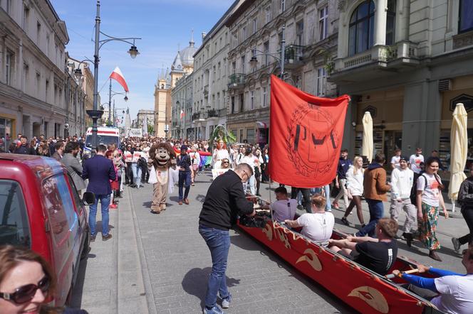 Pochód Juwenaliowy Łódzkich Uczelni. Studenci przejęli Łódź! [ZDJĘCIA]