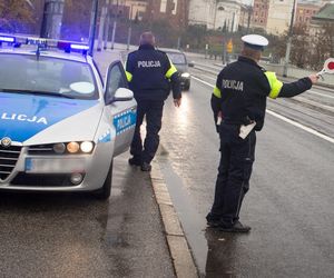 Mrugasz światłami, ostrzegając przed policją? Takie są kary!