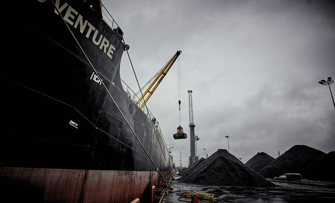 Grupa PGE sprzedaje węgiel z importu 
