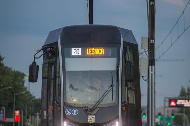 Wrocław: Jak będą kursować autobusy i tramwaje w Nowy Rok i weekend po Nowym Roku? [ROZKŁADY JAZDY]