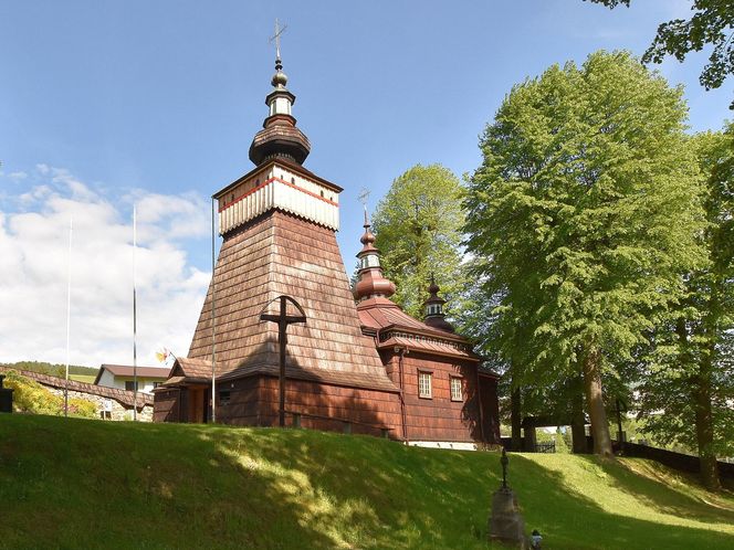 To jedna z najmniejszych małopolskich wsi. Kiedyś król Polski podarował ją biskupowi z Krakowa 