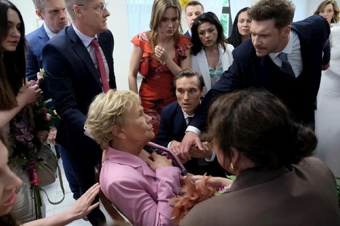 M jak miłość, odcinek 1890: Barbara zemdleje na ślubie Kamy i Marcina! To dlatego przełożą ceremonię - ZDJĘCIA