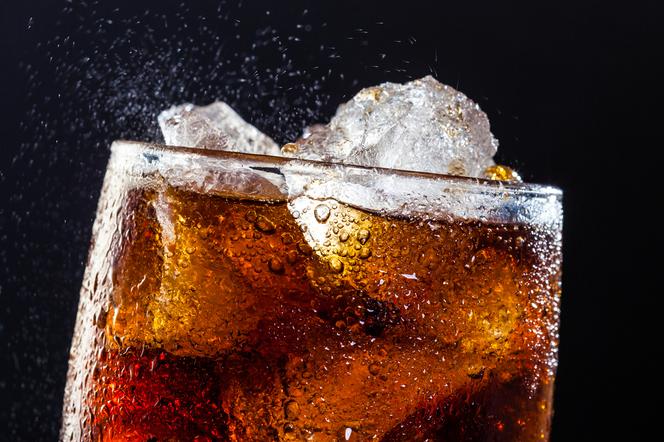 Domowa coca-cola: jak zrobić w domu popularny napój gazowany bez syfonu i bez sodastream