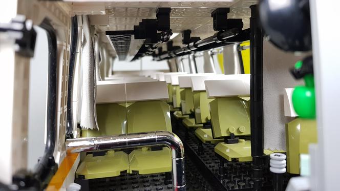 Model Autosanu z klocków LEGO