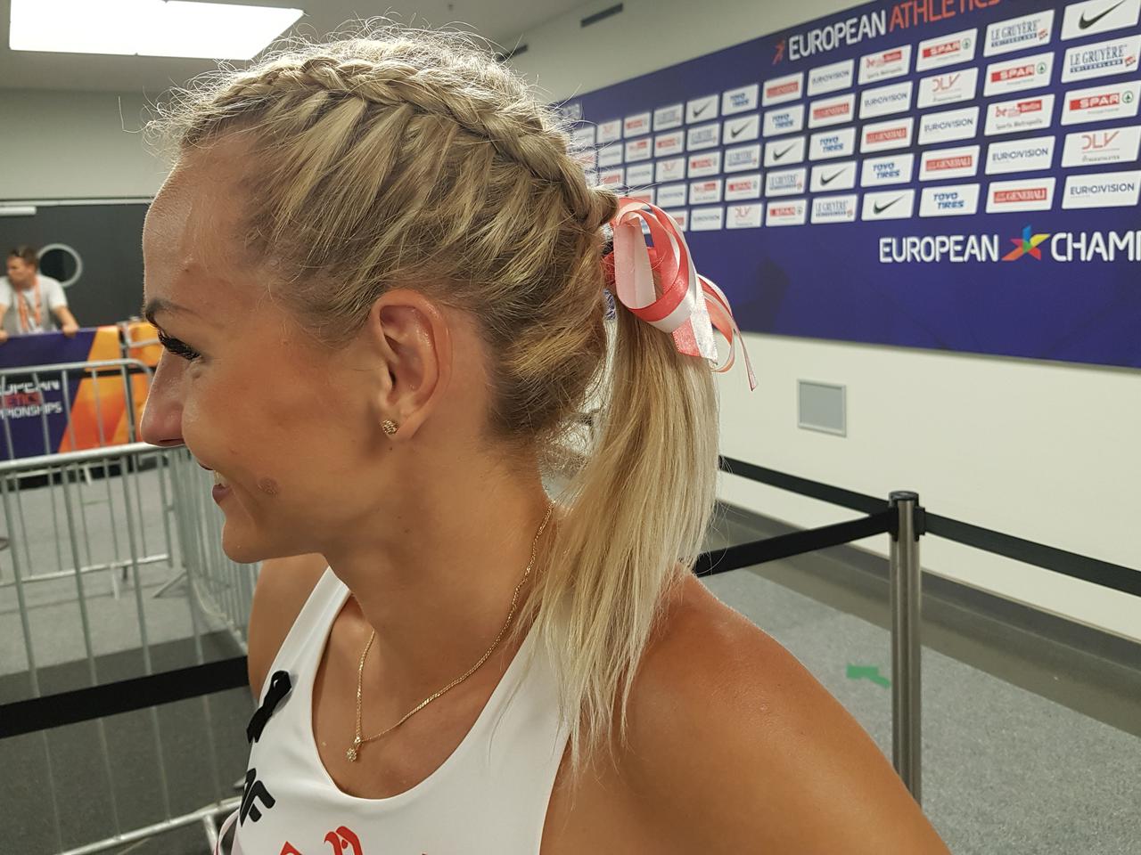 ME w lekkoatletyce Berlin 2018. Biało-czerwona kokarda prowadzi Justynę Święty po medal