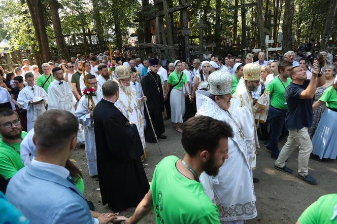 Grabarka 2023. Prawosławne święto Przemienienia Pańskiego na Świętej Górze. Tłumy wiernych [ZDJĘCIA]