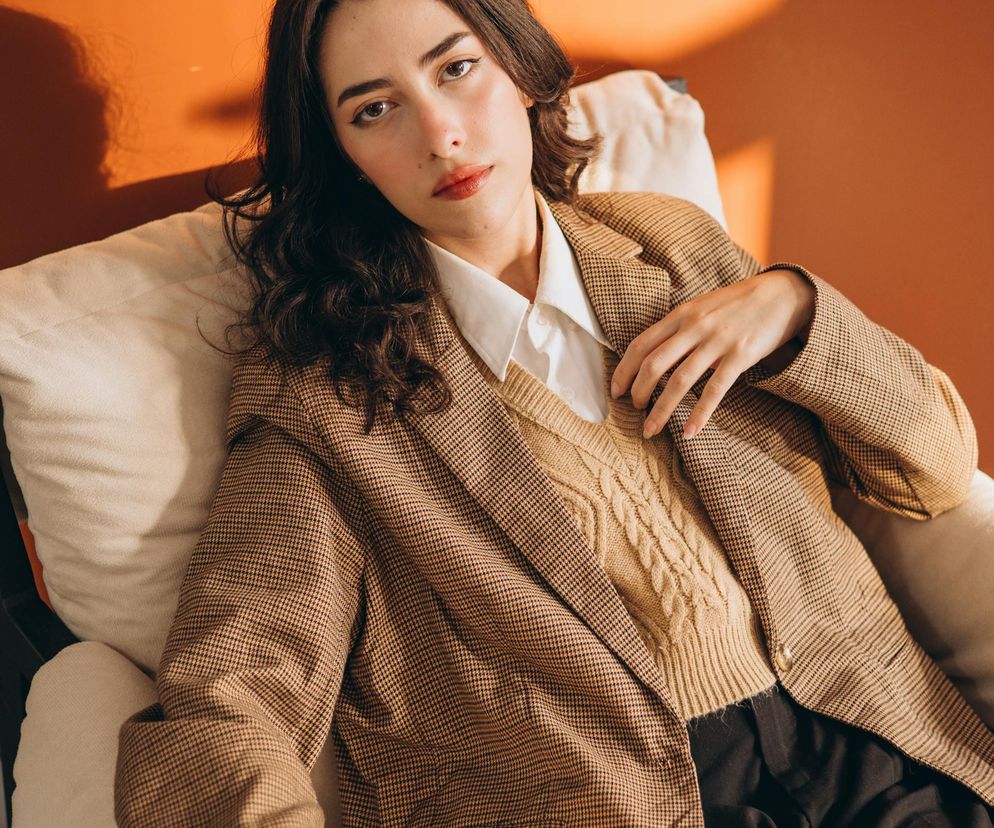 Nietypowe zestawy, które będą hitem tego sezonu. Sprawdź, czy masz je w swojej szafie