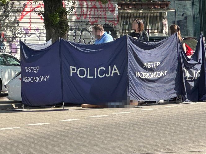  Makabra na Ochocie. Zwłoki w luksusowym białym Porsche. Na miejscu prokurator
