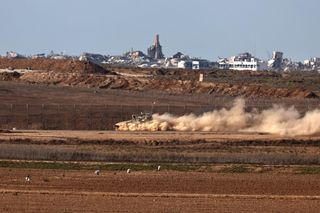 Izrael rozpoczął szturm na Gazę. Pas ognia nad miastem, w tle spór o los zakładników