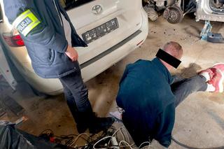 Warszawa. Zatrzymanie podejrzanych o kradzieże samochodów