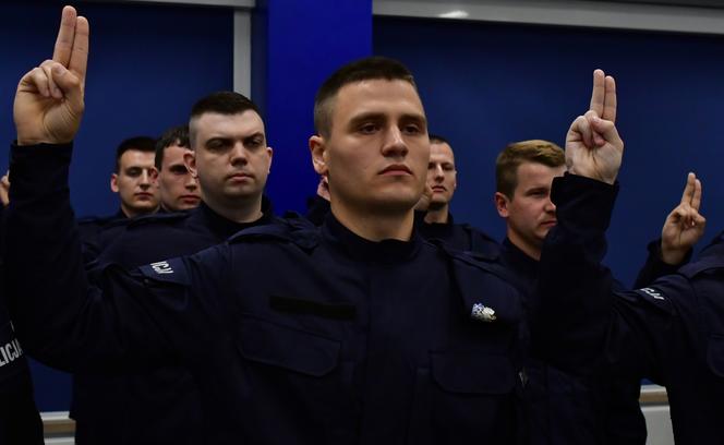 Nowi policjanci w podlaskiej policji. Region zyskał 40 nowych funkcjonariuszy