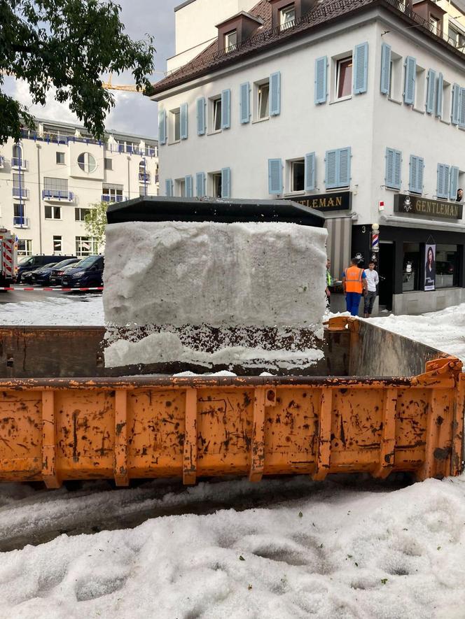 Szok! W Niemczech zima. Pługi śnieżne na ulicach w sierpniu