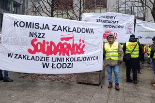 Komunikacyjny chaos w Warszawie. Autobusy i tramwaje stanęły. Na objazdach ponad 20 linii