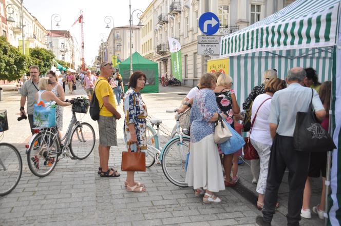 Rzemieślniczy Bazar w Kielcach. Były stoiska handlowe oraz atrakcje