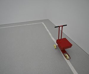 Wanny, buty i manekiny za 851 tys. zł? Ale sztuka! „To jedna z najbardziej wpływowych artystek na świecie”