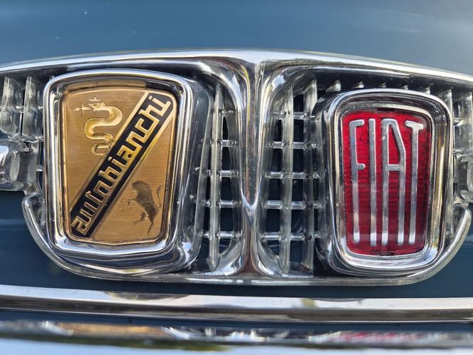 Motoryzacyjne legendy pod Torbydem. "Bydgoskie Klasyki Nocą" znów przyciągnęły tłumy