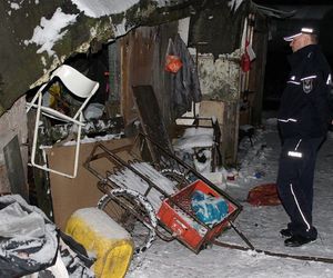 Bezdomny na ulicy lub na klatce schodowej? Sprawdź, jak możesz mu pomóc