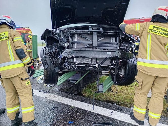 Koszmarny wypadek na A1 między Nowymi Marzami i Grudziądzem. Dwie osoby ranne! [ZDJĘCIA]