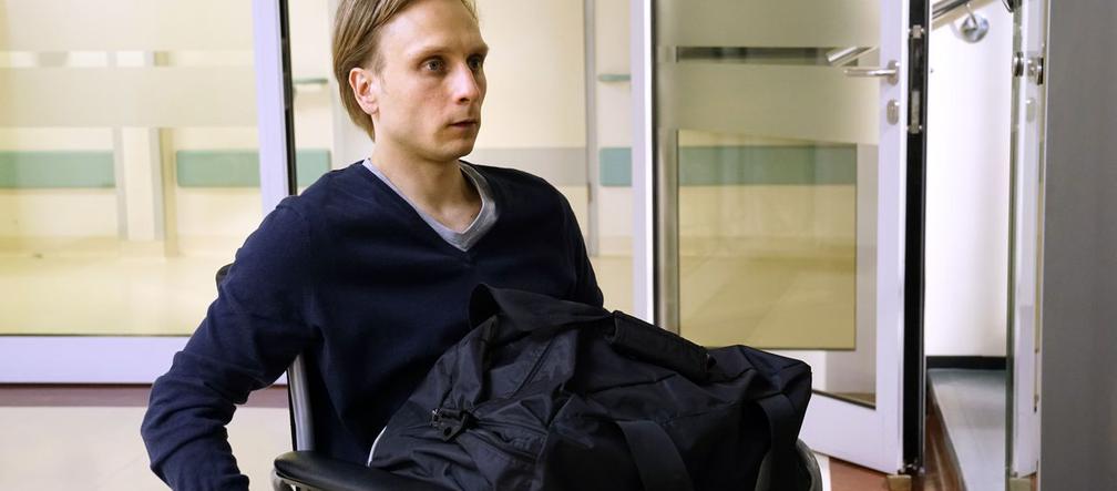 Barwy szczęścia, odcinek 1909. Artur Chowański (Jacek Rozenek), Krzepiński (Marek Kossakowski)