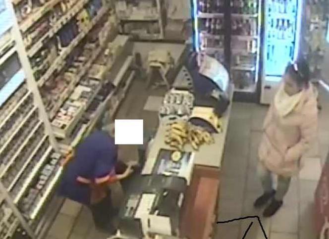 Tychy: Trzy kobiety są podejrzane o kradzież pieniędzy i karty bankomatowej. Rozpoznajesz je? Daj znać policji [ZDJĘCIA]