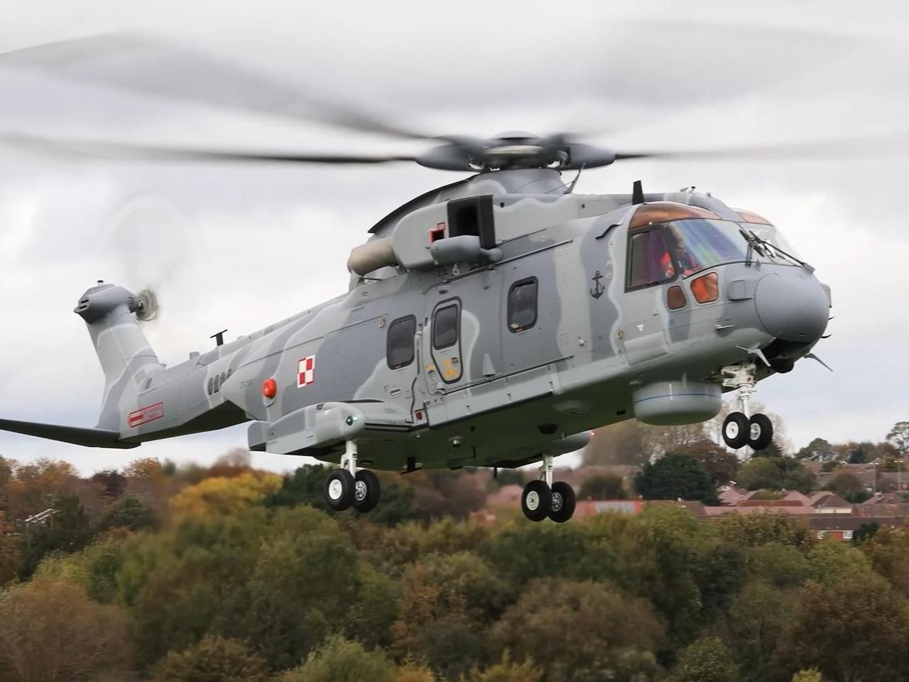 Pierwszy AW101 dla Marynarki Wojennej RP już w Polsce. Lot przez ...