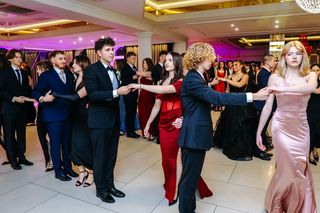 Elegancka studniówka maturzystów z I LO w Rybniku. Ten bal zapamiętają na długo