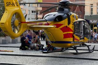 Mężczyzna nagle zasłabł i upadł. Ratownicy stoczyli heroiczną walkę o jego życie