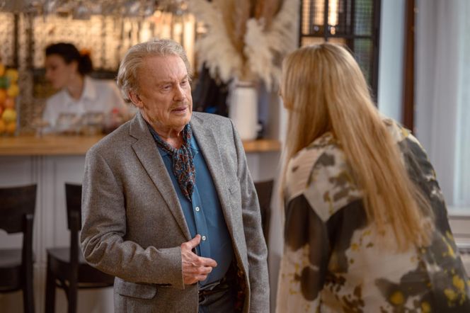 Na Wspólnej odc. 4032. Juliusz (Daniel Olbrychski), Żaneta (Anna Guzik)