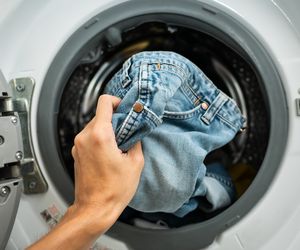 Większość osób nie wie, że w zwykłej pralce też można wysuszyć ubranie. To bajecznie proste