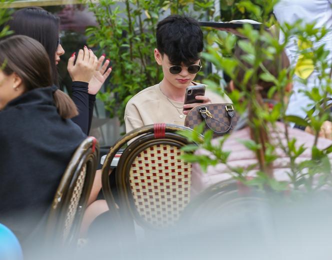 Idol nastolatek przyłapany przez paparazzi w stolicy!