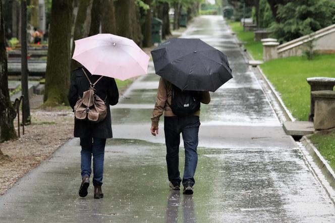 W dobę ma spaść tyle deszczu, co zwykle przez miesiąc! Wielkie ulewy w Polsce. Będą podtopienia?