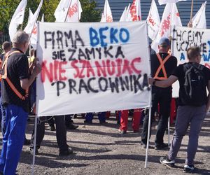 Pikieta pracowników Beko. Pracę straci 1100 osób. „Czujemy się oszukani i sfrustrowani”